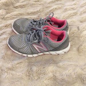 New balance tennis shoes